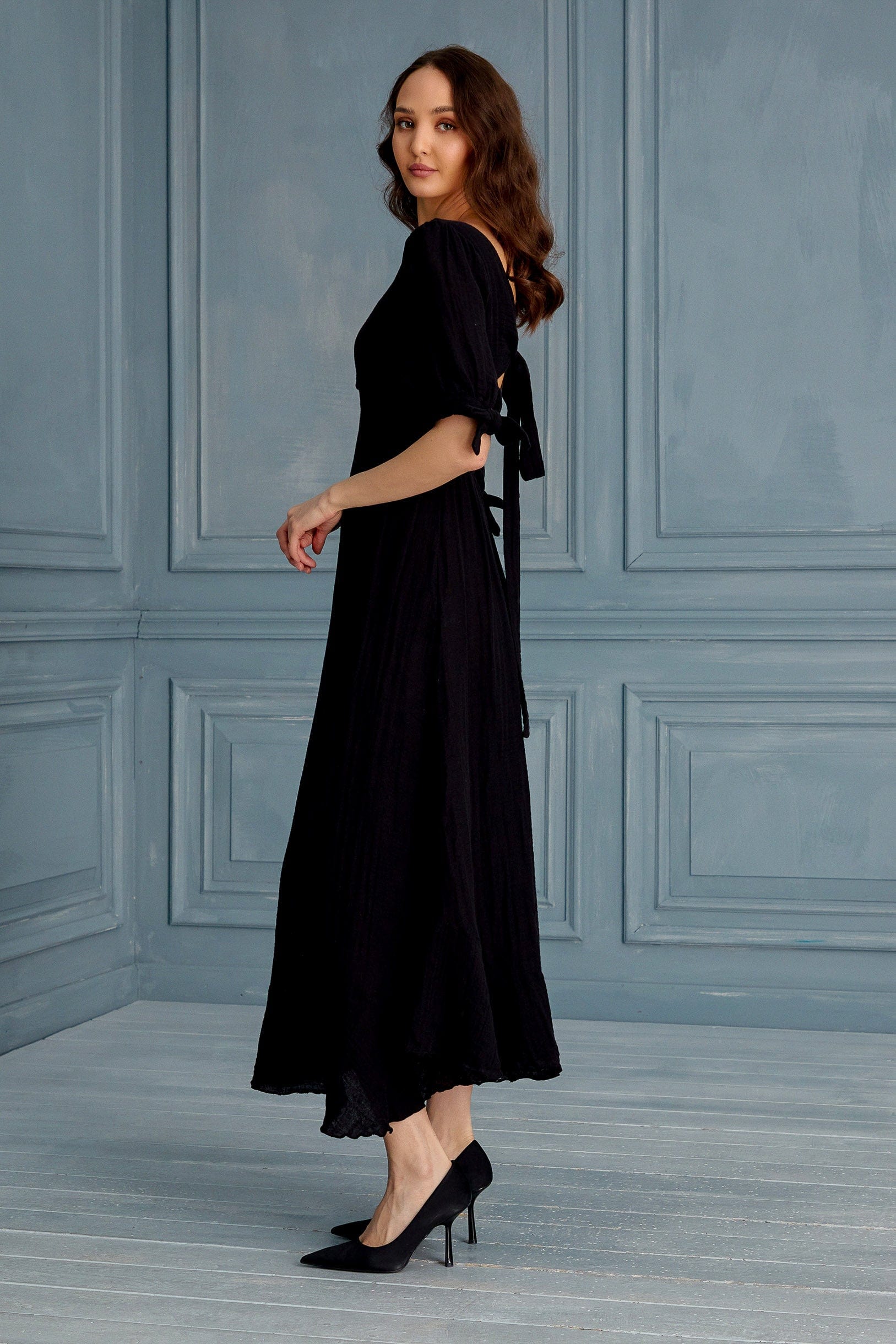 Begonville Melody Open Backed Midi Dress - Black